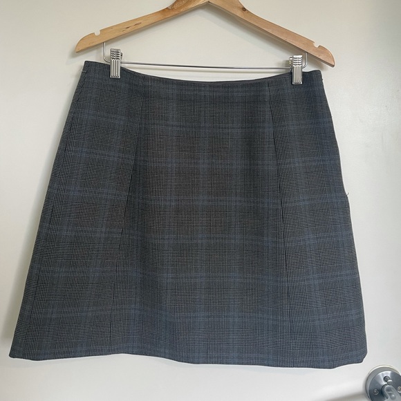 Babaton Modern Mini Skirt - Picture 6 of 8